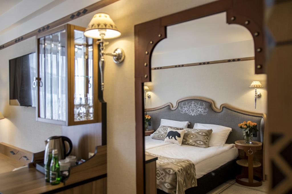 Deluxe Queen Room